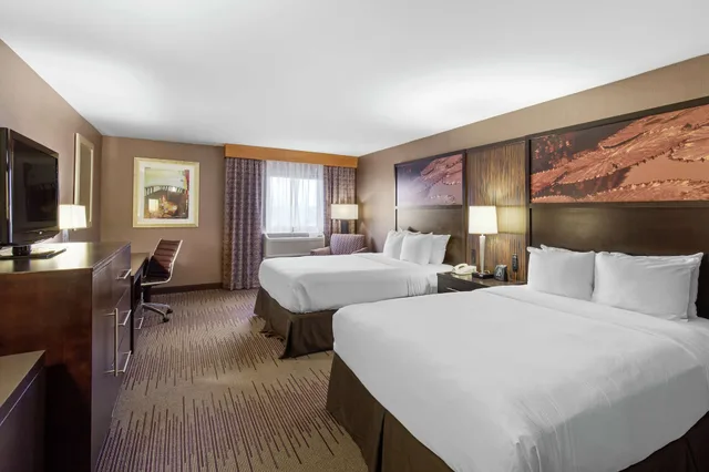 Room, Queen Bed, Executive Level, Bathtub, Accessible، Doubletree Hotel Downtown Wilmington Legal 2/7