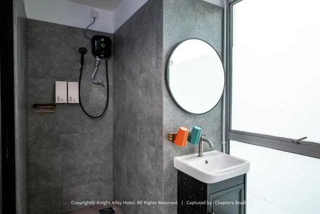 Room, Double or Twin Bed, Private Bathroom, Knight Alley Hotel 3/4