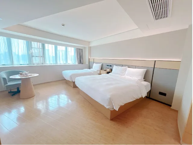 غرفة عائلية بسرير كوين وسرير فردي، JI Hotel Shanghai Baoshan Wusong International Cruise Terminal 1/1