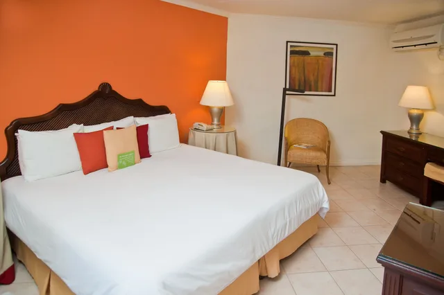 غرفة قياسية بسرير كينج بإطلالة على الحديقة، Mango Bay Barbados 2/5
