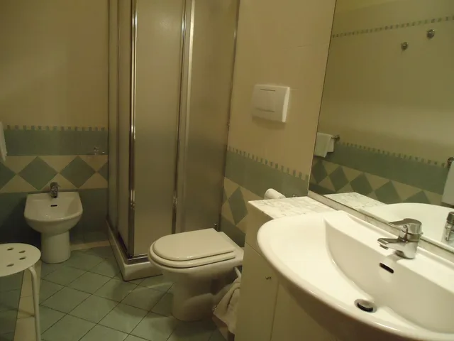 غرفة رباعية بسرير مزدوج وسريرين منفصلين، Albergo Roma 5/5