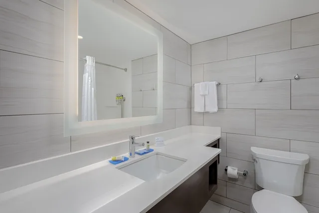 غرفة قياسية بسريرين كوين لذوي الإعاقة، Holiday Inn Express Pensacola Beach 7/10