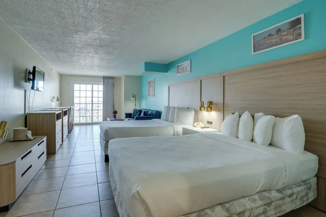 Standard, 2 Queen Beds, Sofa, Bay Side، Paradise Plaza Inn 3/7