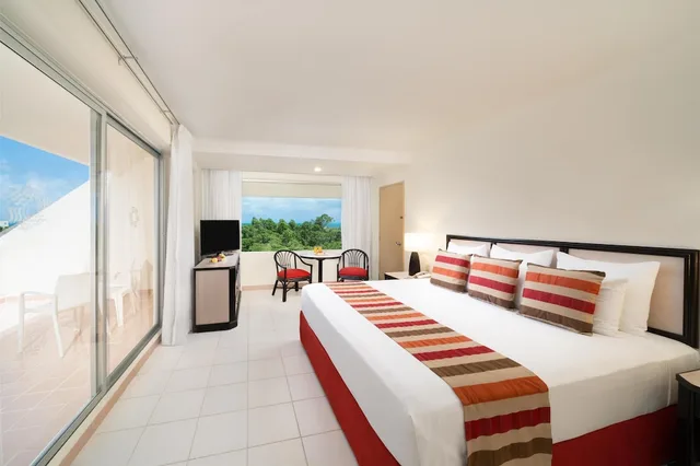 غرفة عائلية بسرير كينج وسريرين مزدوجين، Oasis Palm All Inclusive 3/9