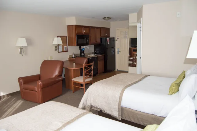 جناح استوديو بسريرين مزدوجين لذوي الإعاقة، Candlewood Suites Victoria 4/6