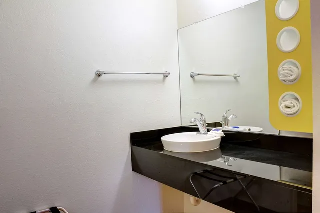 غرفة بسريرين كوين لغير المدخنين، Motel6 Bishop, CA 6/9