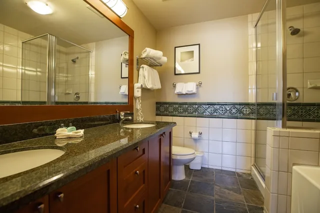 شقة سكنية بسريرين منفصلين وسرير كينج وأسرّة بطابقين بغرفتي نوم مع أريكة، The Village at Palisades Tahoe 3/4