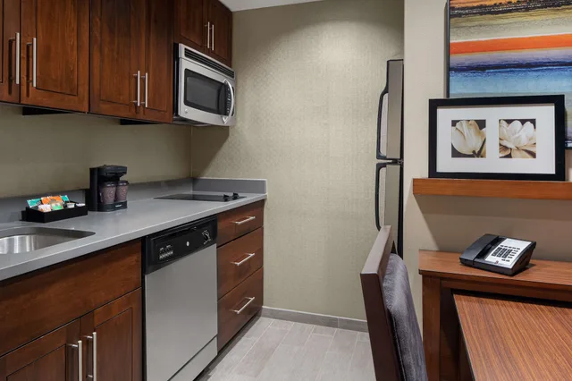Suite, King Bed, Corner, Homewood Suites Springfield Va 5/6