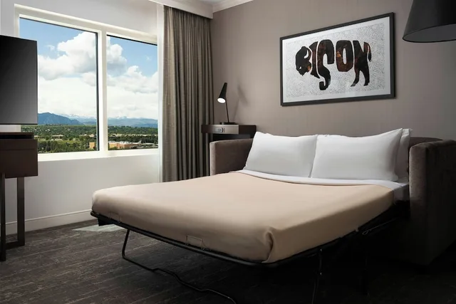جناح استوديو بسريرين كوين مع أريكة، Renaissance Boulder FlatIron Hotel 4/7