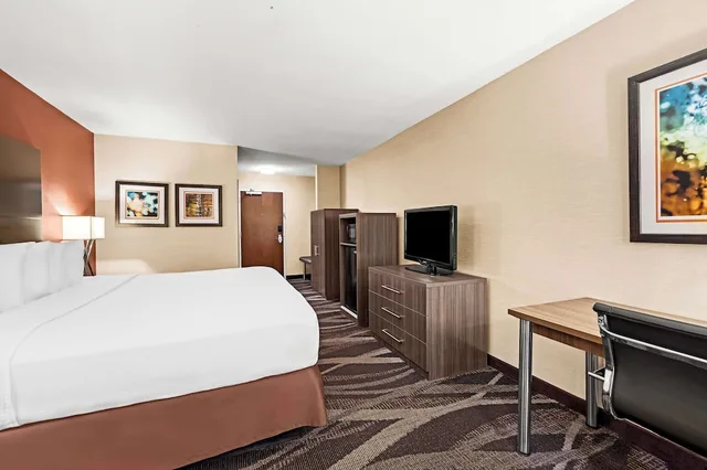 غرفة قياسية بسرير كينج، Best Western Maple City Inn 2/3