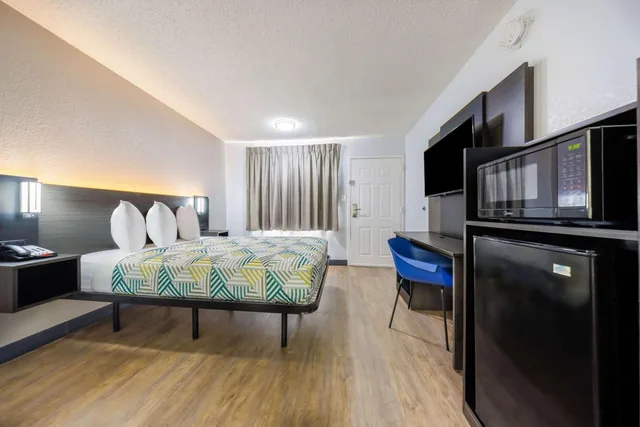 غرفة بسرير كينج، Motel6 Fort Worth, TX - East 4/7
