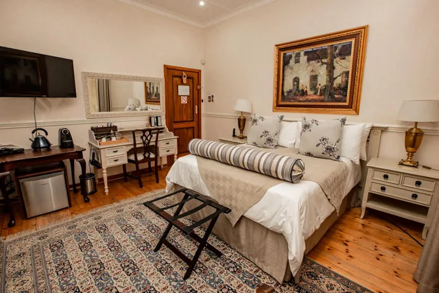 غرفة بسرير كوين، Kleine Constantia 1/2