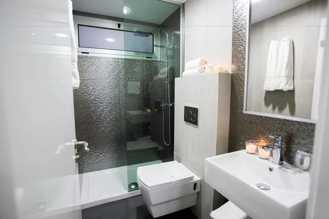 شقة بسرير مزدوج وسرير فردي بشرفة بغرفتي نوم مع أريكة، Valentina Beach Apartments And Suites 3/3
