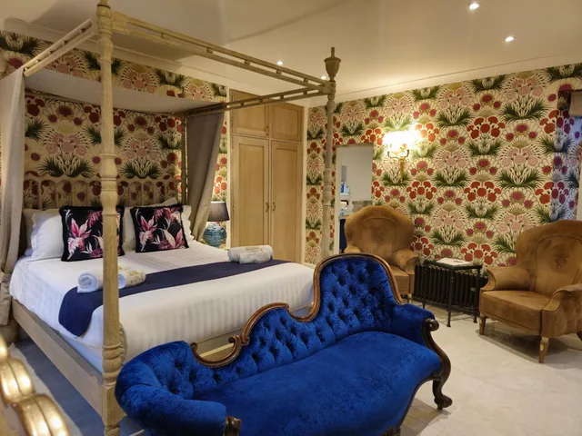 جناح، Weston Manor 5/9