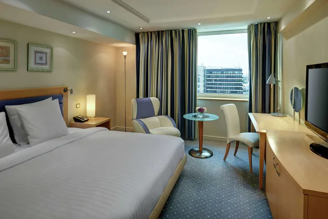 Suite, Double Bed, Hilton Duesseldorf 1/1