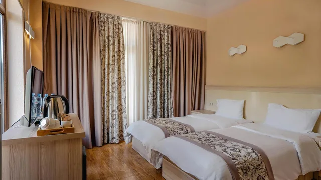غرفة بسرير مزدوج أو سريرين منفصلين لذوي الإعاقة، Gudauri Inn 2/3
