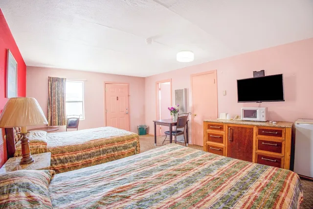 غرفة قياسية بسريرين كوين للمدخنين، Sands Motel By OYO El Paso near Airport 2/4