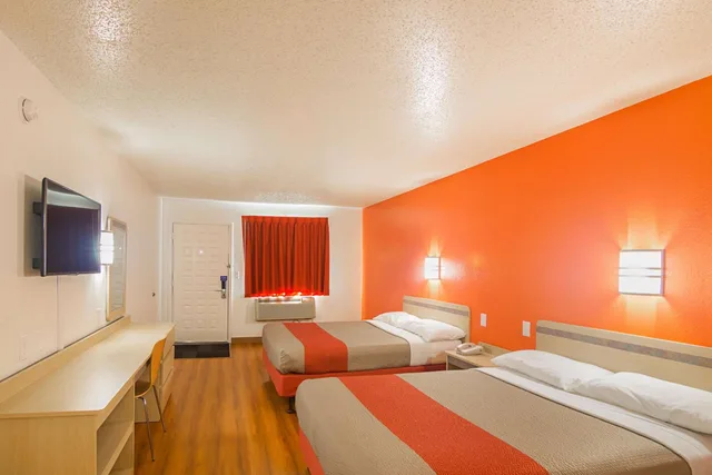 2 Queen Beds - ADA/Tub، Motel6 Lawton, OK 3/9