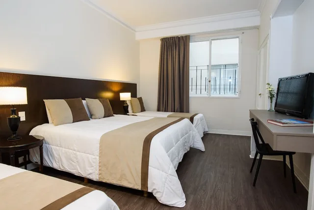 غرفة قياسية رباعية بسرير كوين وسريرين منفصلين، 1253 Recoleta Small Hotel 4/10