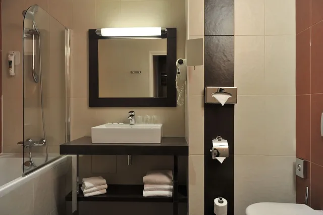 غرفة ثلاثية بسرير مزدوج وسرير فردي، Mercure Maurepas Saint Quentin 6/6