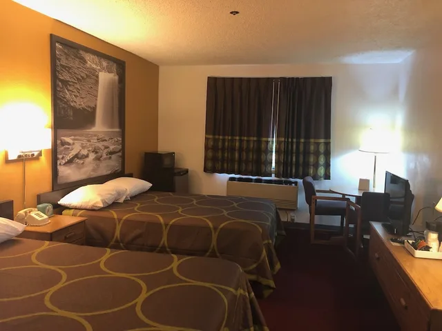 Room, 2 Double Beds, Super 8 by Wyndham Front Royal 4/5