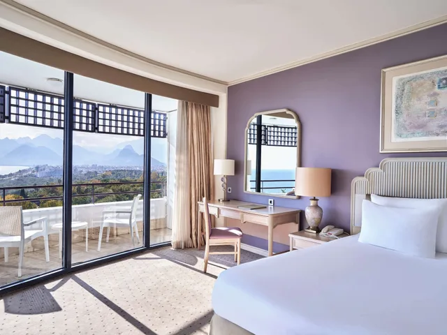 غرفة قياسية بسريرين منفصلين بإطلالة جزئية على البحر، Rixos Downtown Antalya 3/10