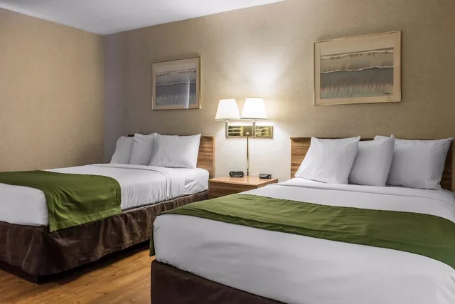 غرفة بسريرين مزدوجين، Quality Inn Wilkes-Barre near Arena 3/7