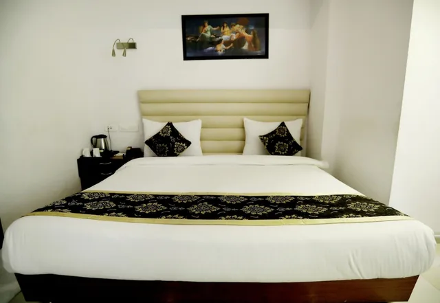 Superior, Queen Bed, City View, The Grand Radiant 5/7
