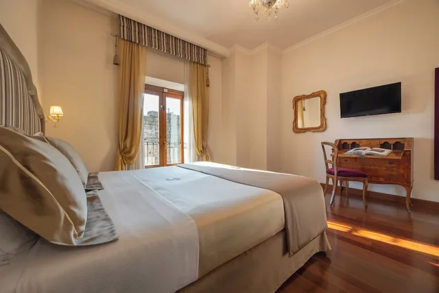 غرفة ديلوكس بسريرين منفصلين بإطلالة على المدينة، Forum Hotel Rome 1/10