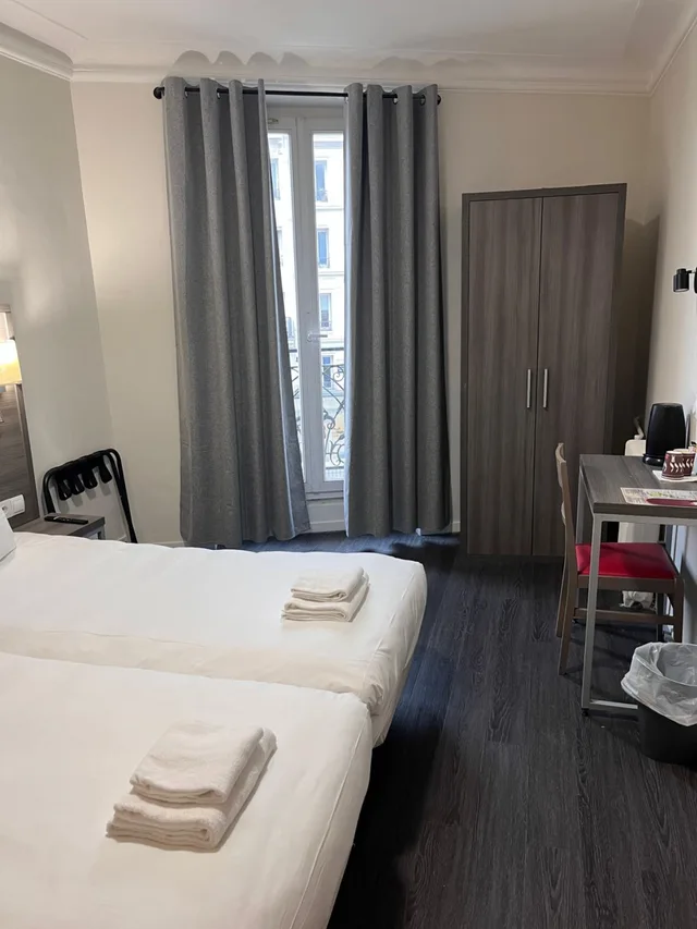 غرفة قياسية بسريرين منفصلين، Hipotel Paris Voltaire Bastille 1/4