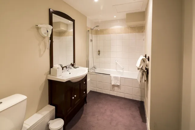 غرفة تقليدية بسرير مزدوج، Hotel de l Horloge 4/9