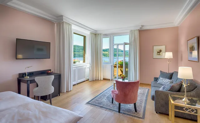 غرفة كومفورت بسرير كينج بإطلالة على البحيرة بشرفة، Treschers Schwarzwaldhotel 4/4