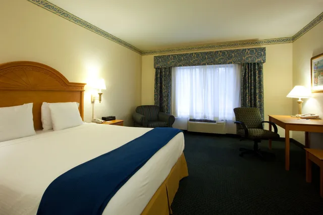 غرفة قياسية بسرير كوين، Holiday Inn Express & Suites Jacksonville - Blount Island, an IHG Hotel 1/2