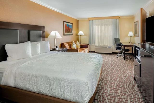 غرفة ديلوكس عائلية بسرير كينج وسريرين كوين، La Quinta Inn Suites Moab 1/4