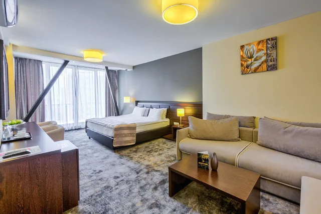 جناح غراند، Golden Time Hotel 4/8