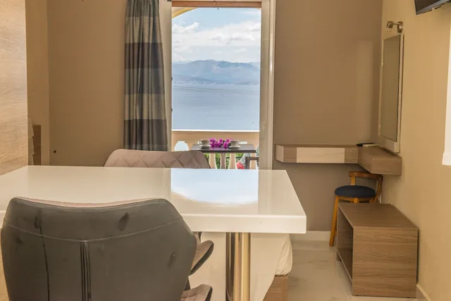استوديو سوبيريور بسريرين منفصلين بإطلالة على البحر في الطابق الأرضي، Dionysos Apartments 5/5