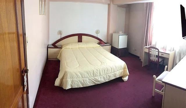 غرفة قياسية بسريرين منفصلين بإطلالة على المدينة بغرفة نوم واحدة لذوي الإعاقة، Americana Hotel 2/2