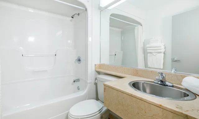 غرفة سوبيريور بسرير كينج، Chateau Repotel Duplessis 8/8