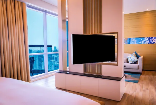 استوديو ديلوكس بسرير كينج بشرفة مع أريكة، Hilton Bahrain 4/8