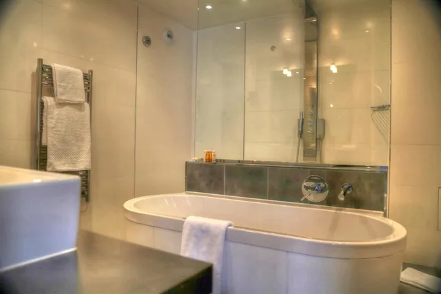 جناح بسرير كوين مع أريكة، Hotel Moliere 3/4