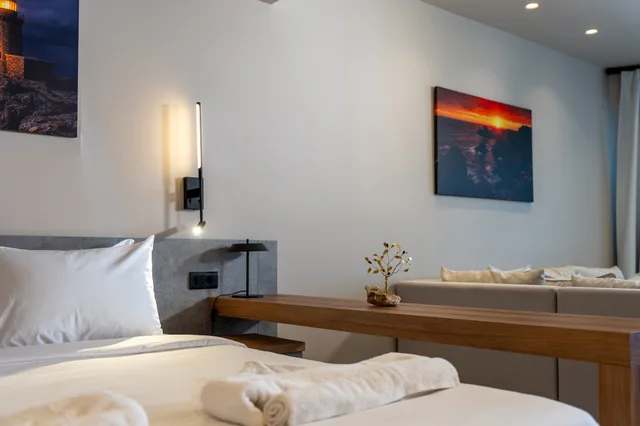 1 Bedroom, Cave, Suite, Sea Front, Private Pool، VOLTA Seaside hotel - Adult-only 5/9