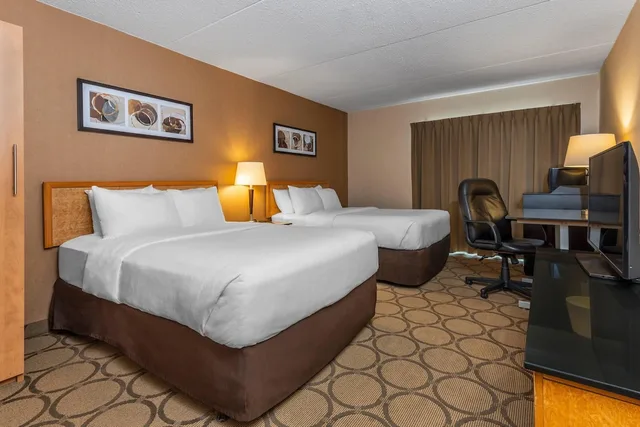 Deluxe, 2 Double Beds, Ground Floor, Comfort Inn Chicoutimi 5/9