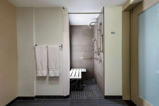جناح بسرير كينج بغرفتي نوم لذوي الإعاقة، The Royal Sonesta Chicago Downtown 6/8