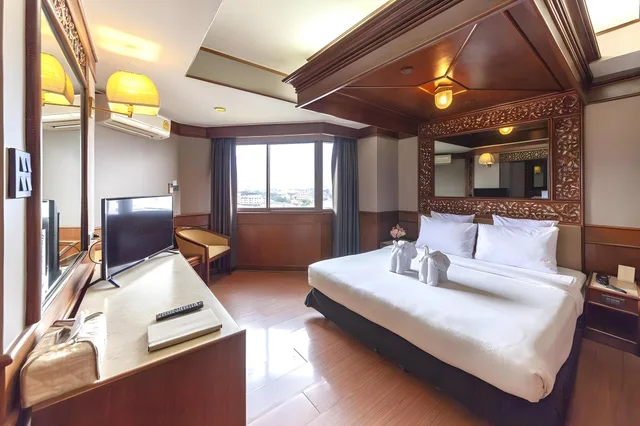 1 Bedroom, Suite, Holiday Garden Hotel And Resort 1/1