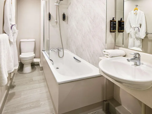 Room, Double Bed, Mercure Manchester Piccadilly 4/4
