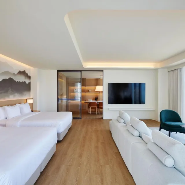 Suite, 2 King Beds, Homm Marina Sokcho 2/7