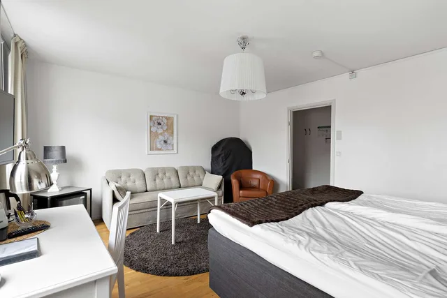 غرفة عائلية بسرير كينج مع أريكة، Nora Stadshotell, Sure Hotel Collection By Best Western 2/3