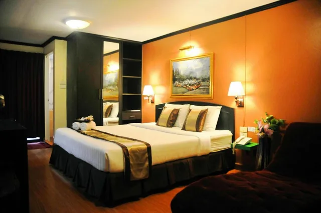 Suite, Double Bed, Vabua Asotel Bangkok 8/9