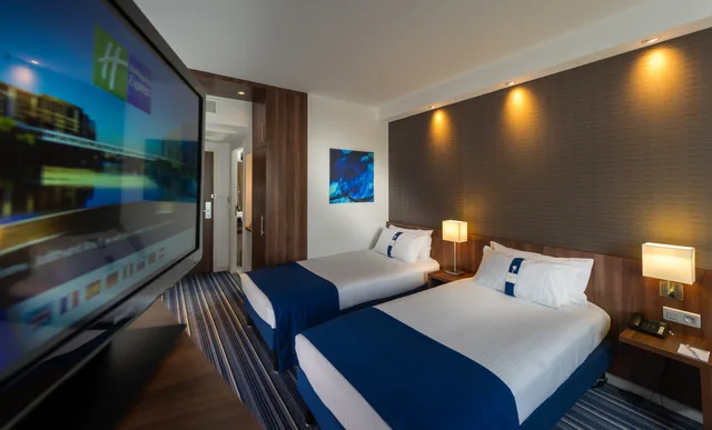 Room, Twin Beds, Holiday Inn Express Strasbourg Centre 2/5
