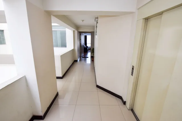 شقة فاخرة بسرير كوين بغرفتي نوم مع أريكة، Lux Miraflores Apartments Alcanfores 5/5